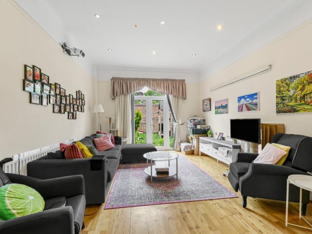 House for rent in Golders Green, Greater London