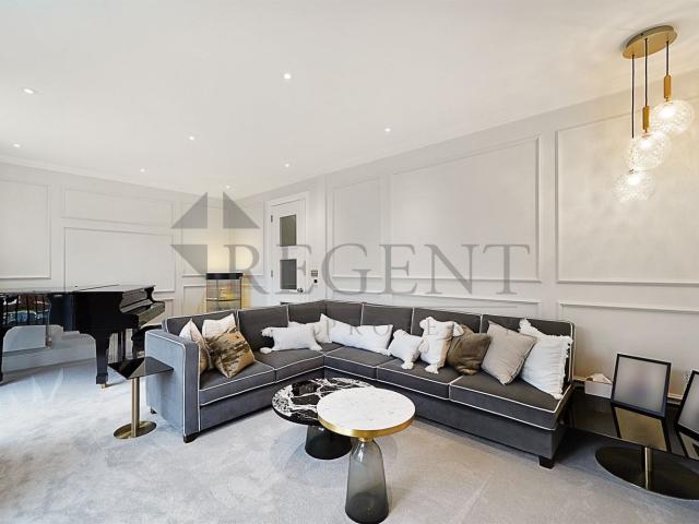 House for rent in Cockfosters, Greater London