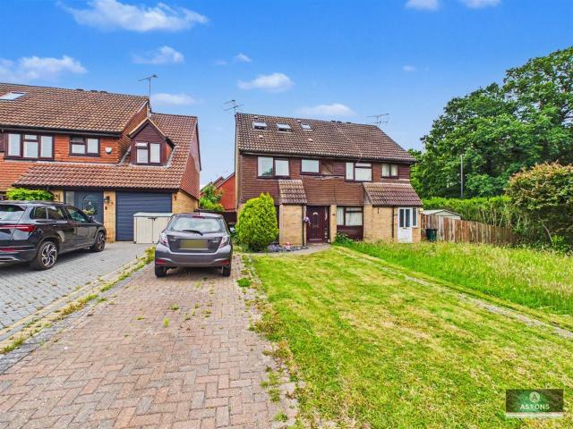 House for rent in Ifield West, Glynde