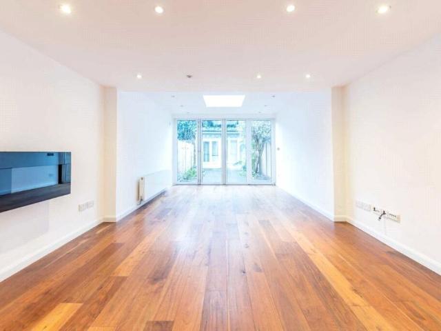 Studio for rent in St Margarets, Greater London