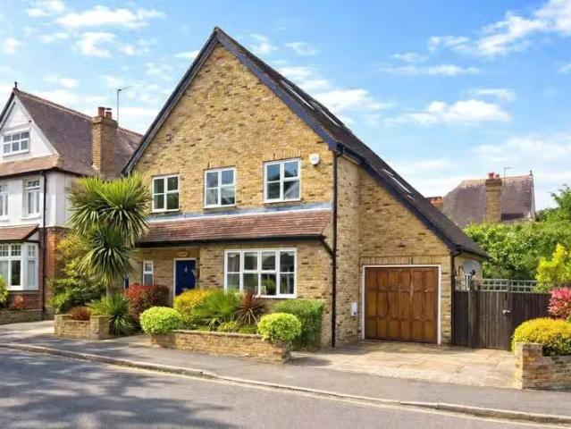 House for rent in Lower Green Esher, Blackhills