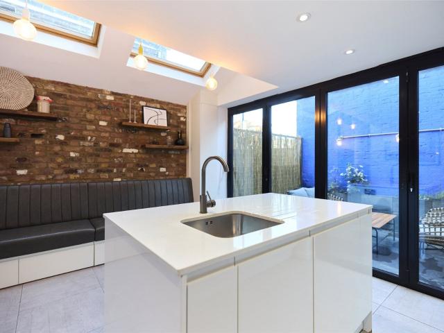 House for rent in Shacklewell, Greater London