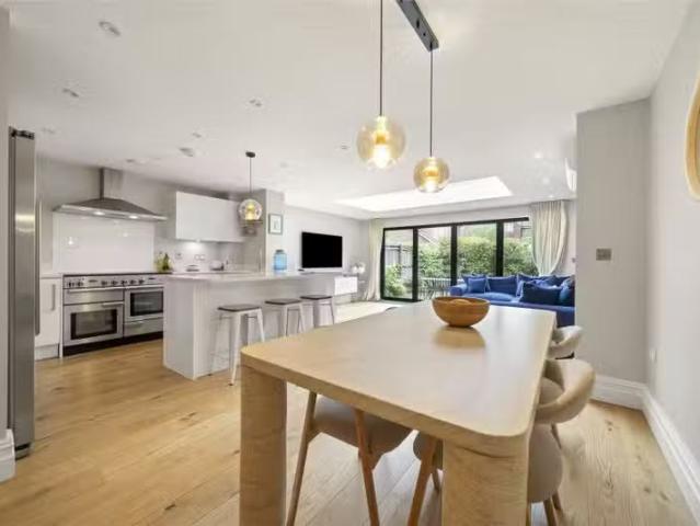 House for rent in Lower Green Esher, Blackhills