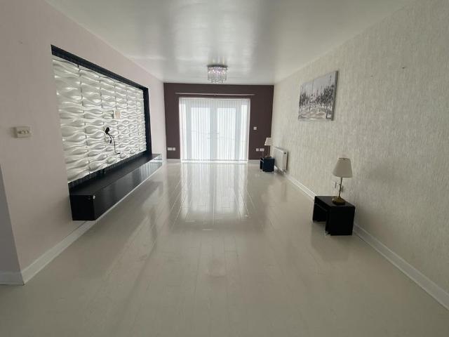 House for rent in Whitnash, Green Close