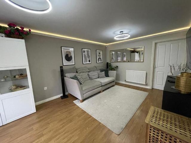 House for rent in Longbridge, Green Close