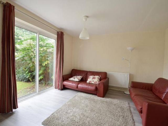 House for rent in Row Town, Surrey