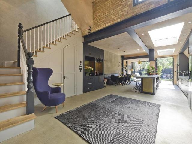 House for rent in Brondesbury, Greater London