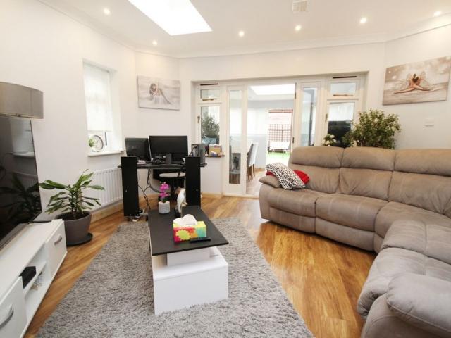 House for rent in Row Town, Surrey