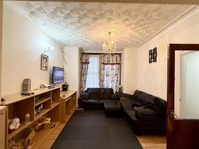 House for rent in London Borough of Ealing, Greater London
