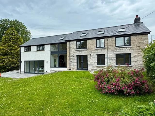Apartment for rent in Llangyndeyrn, Wales