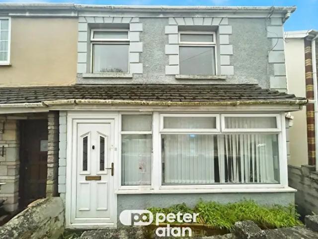 Apartment for rent in Dyffryn Clydach, Neath Abbey