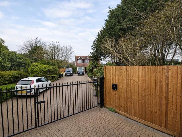 Land for sale in Harmondsworth, Greater London