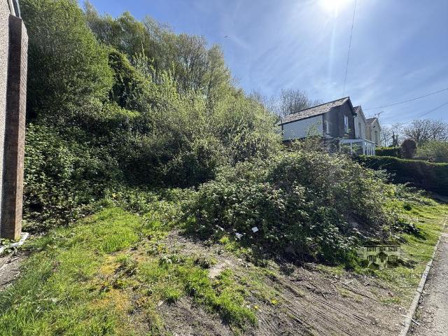 Land for sale in Pentre, Ton Pentre