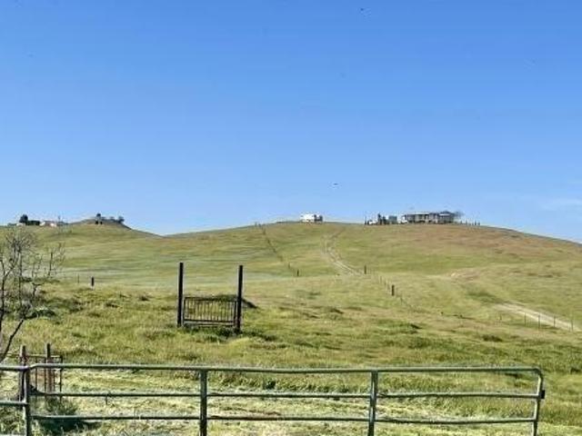 House for sale in Raymond