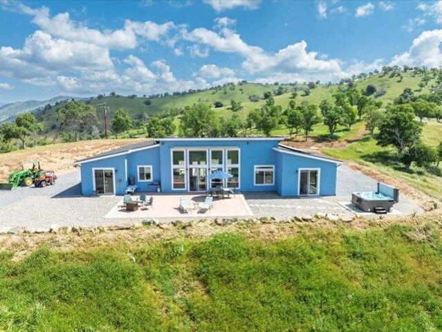 House for sale in Raymond