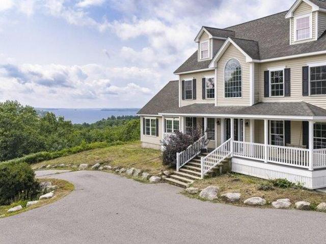 House for sale in Raymond, Maine