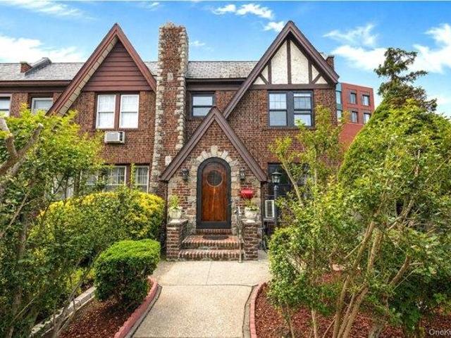 House for sale in Queens, Arverne