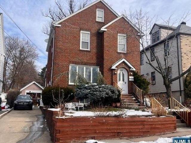 House for sale in Ridgefield, New Jersey