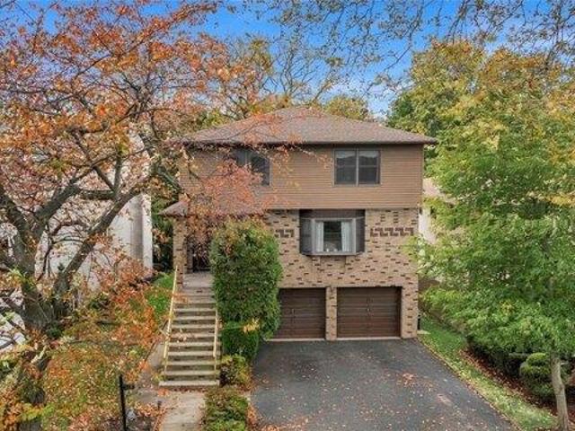 House for sale in Ridgefield, New Jersey