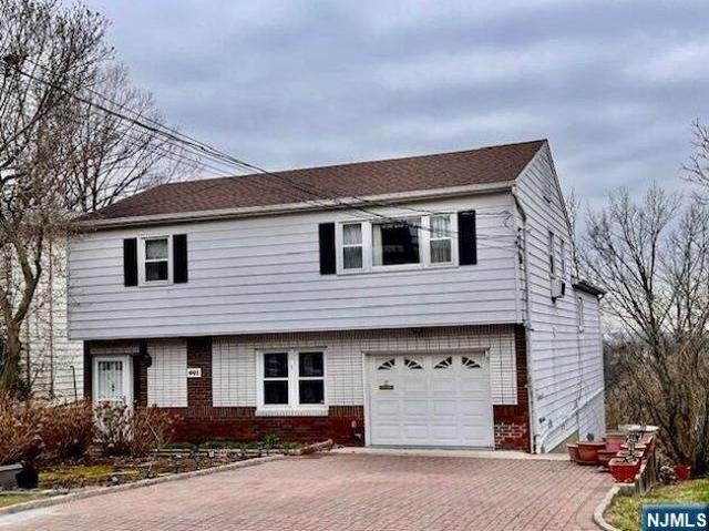 House for sale in Ridgefield, New Jersey