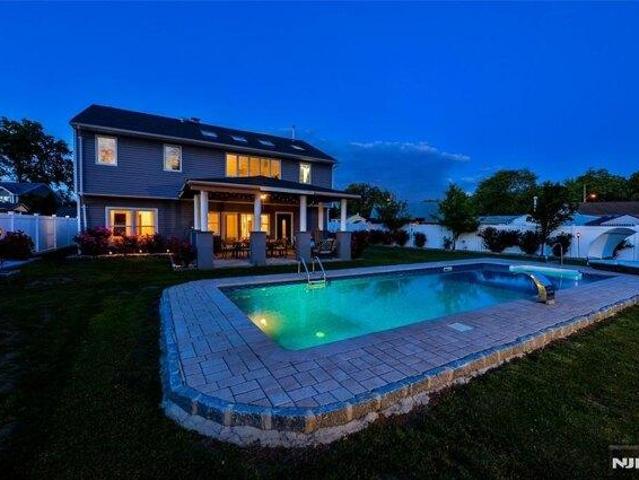 House for sale in Rochelle Park, New Jersey