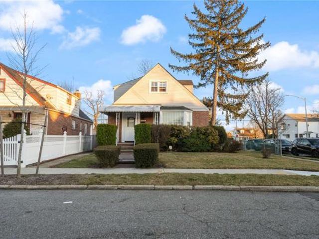 House for sale in Queens, Arverne