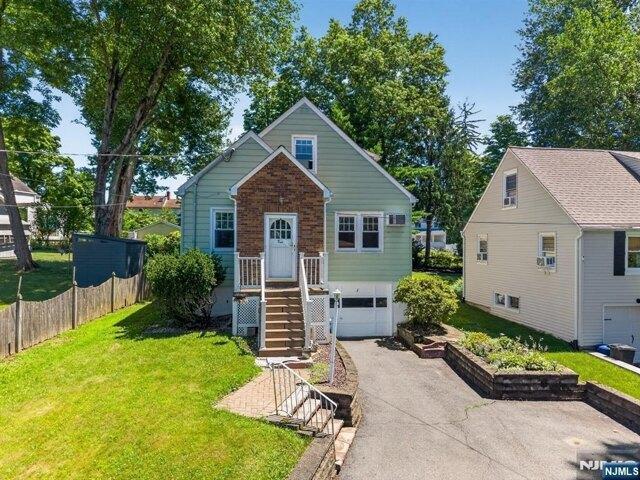 House for sale in Roseland, New Jersey