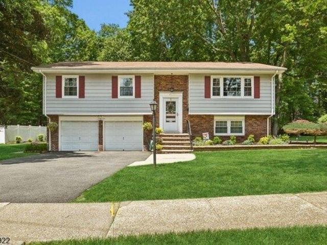 House for sale in Roseland, New Jersey