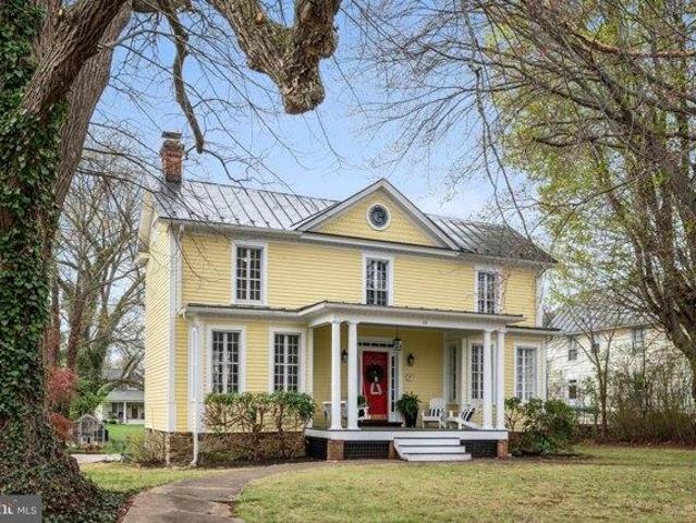 House for sale in Round Hill