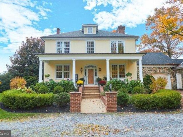 House for sale in Round Hill