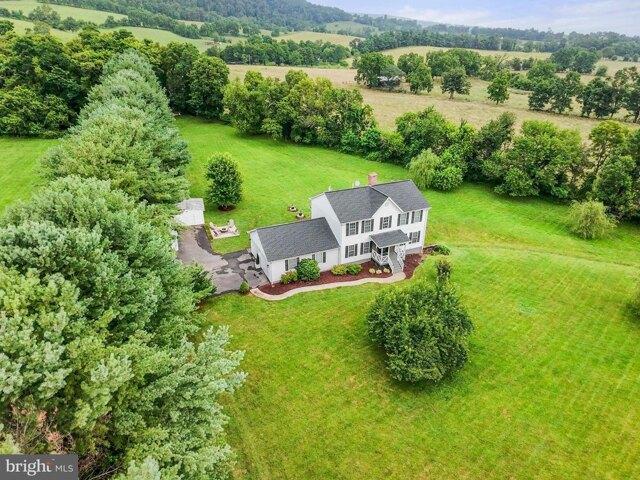 House for sale in Round Hill