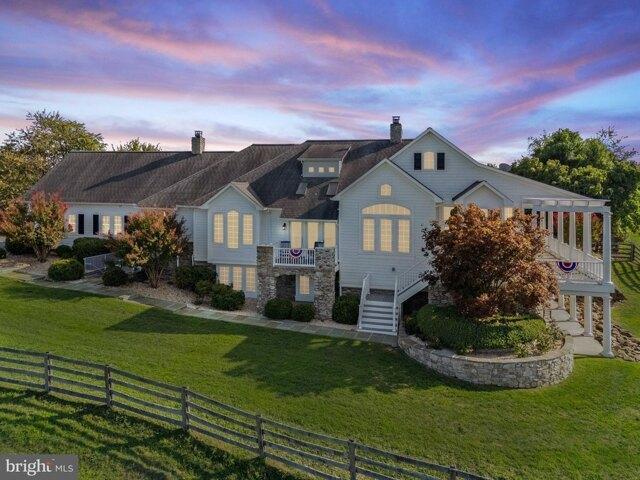 House for sale in Round Hill