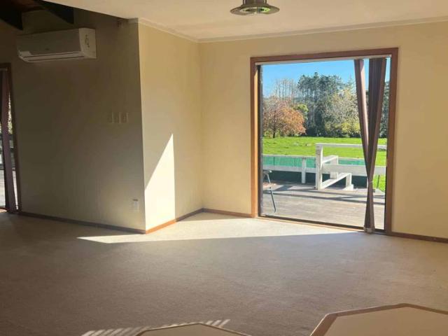 House for rent in Paremoremo