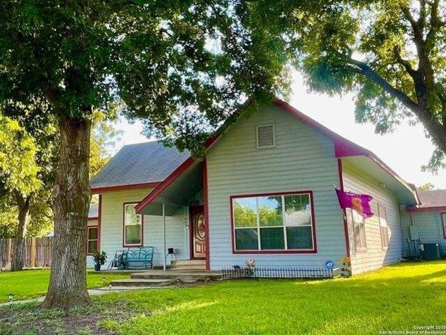 House for sale in Sabinal, Texas