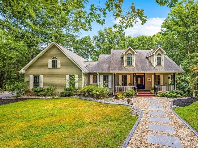 House for sale in Saluda
