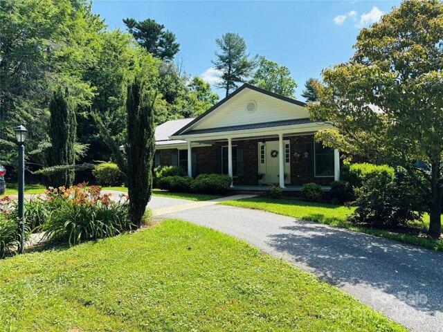 House for sale in Saluda, North Carolina