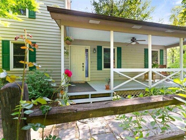 House for sale in Saluda
