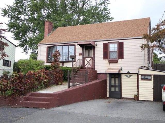 House for sale in Saugus, Essex County