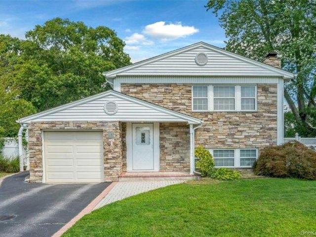 House for sale in Bohemia, New York