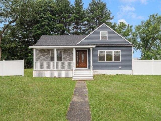 House for sale in Luthers Corners, Seekonk