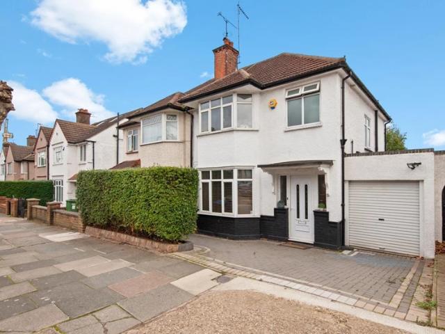 House for rent in Dollis Hill, Greater London