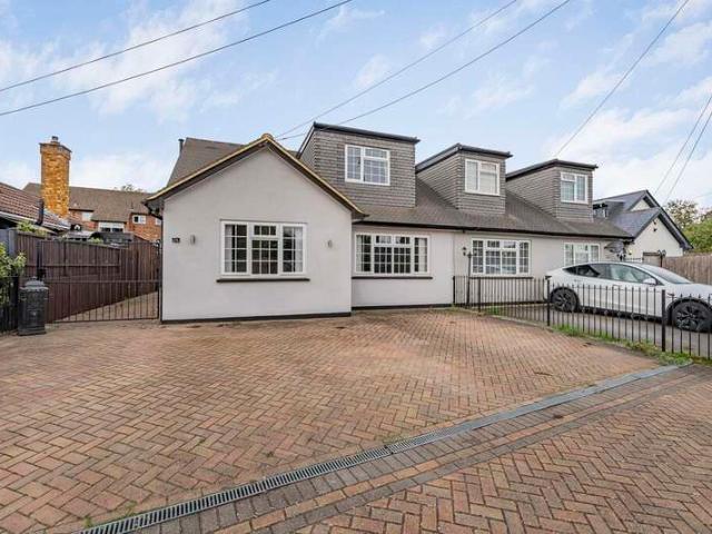 Farm for sale in New Denham, Denham