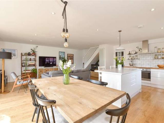 Farm for sale in Shalmsford Street, Canterbury
