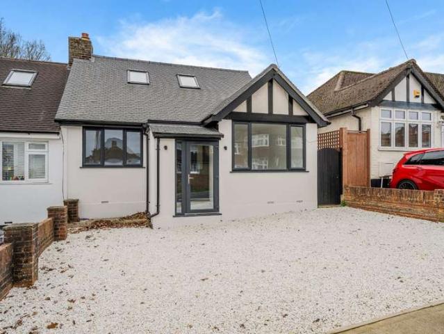 Semi Detached House for sale in Chessington, Chessington