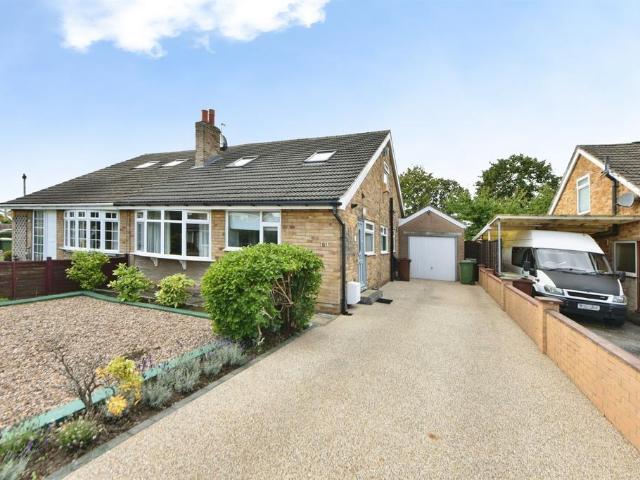 Bungalow for sale in Belle Isle, Wakefield