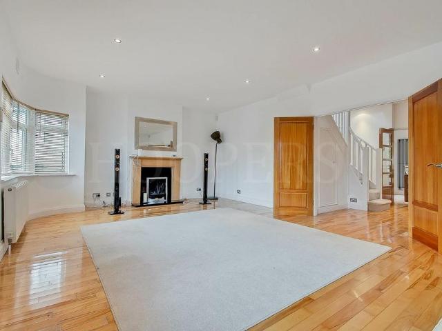 Bungalow for sale in Kingsbury, Greater London