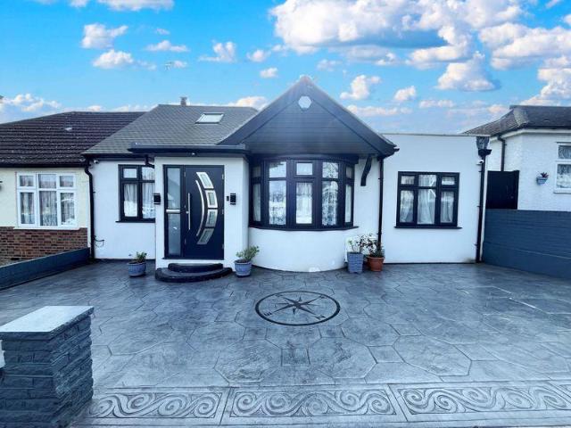 Bungalow for sale in London Borough of Ealing, Greenford