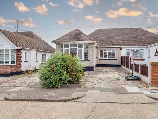 Bungalow for sale in Alton Barnes, Essex