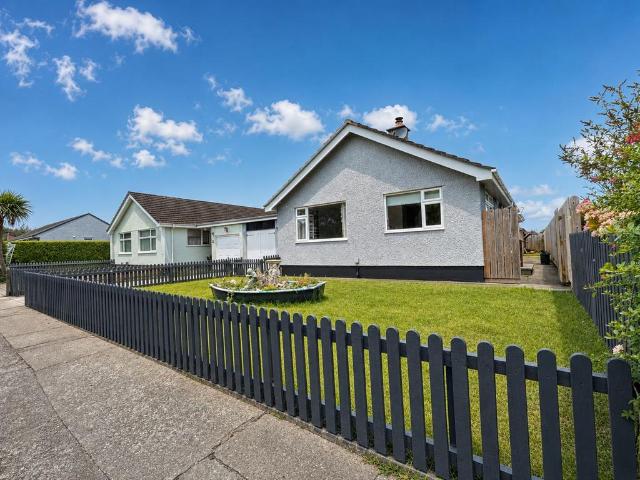 Bungalow for sale