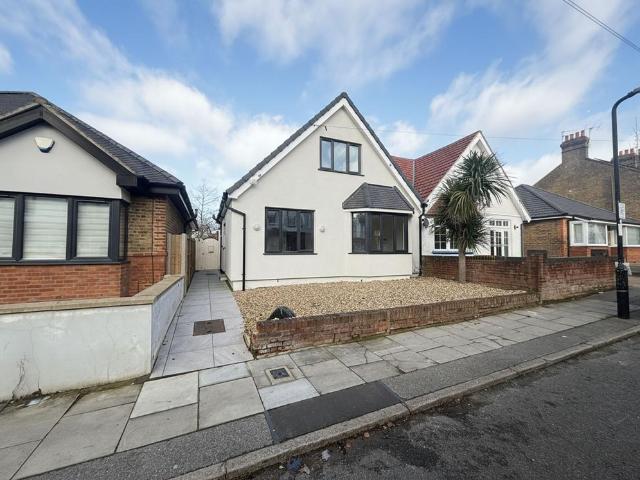 Bungalow for sale in Cowley, Greater London